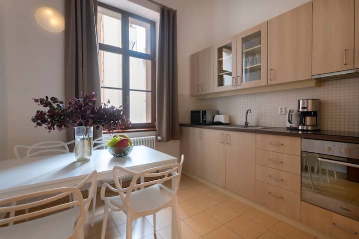 Dwellfort | Fabulous Apartment In A Lovely Area - Prag