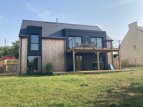 Eco-friendly house by the sea, walking distance to the beach