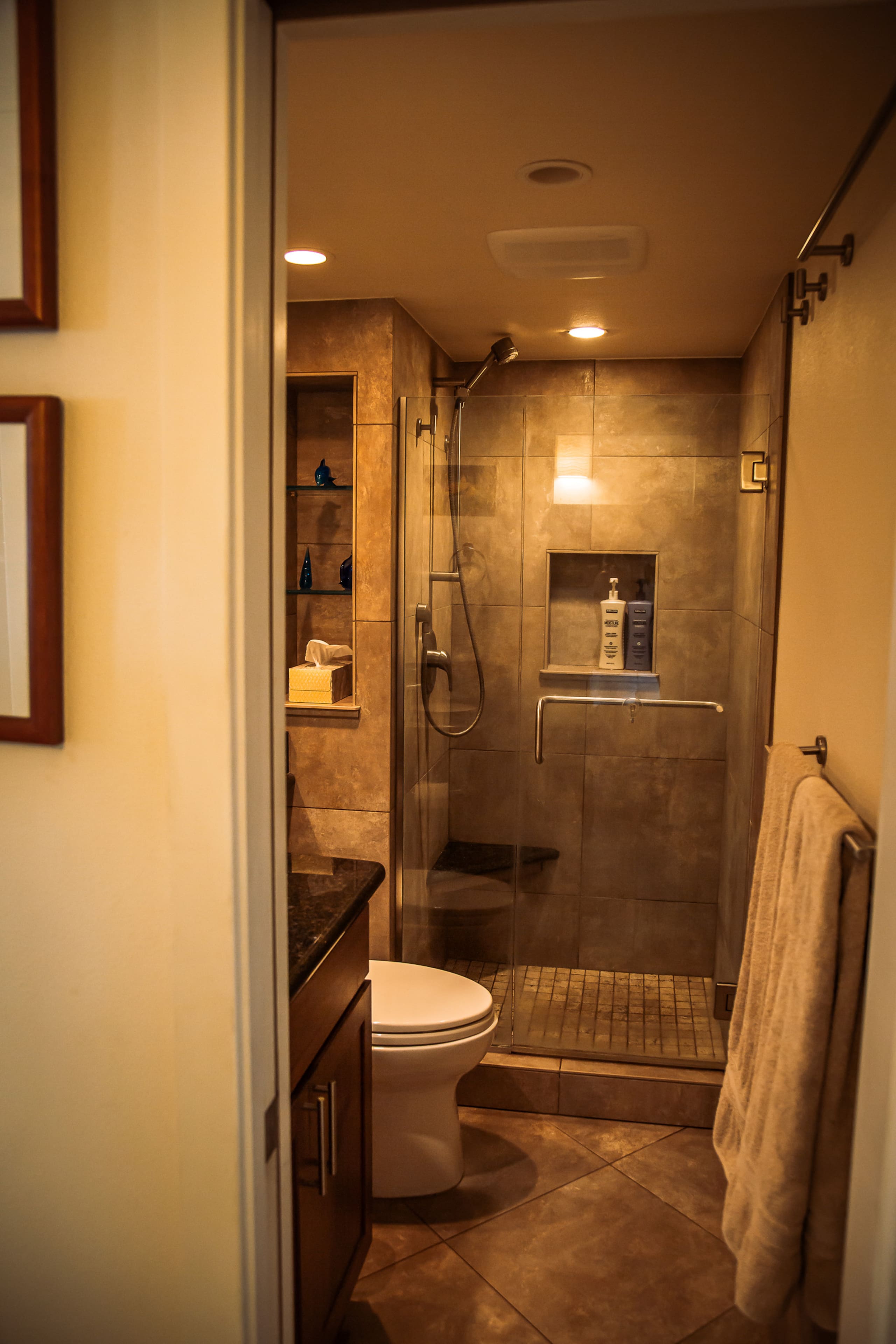 Condo in Kihei · ★4.84 · 1 bedroom · 2 beds · 1 bath - Image 11