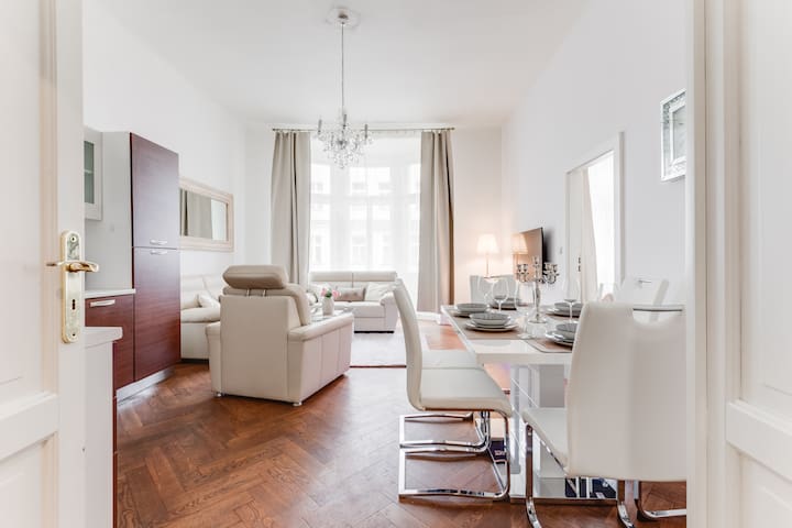 LUXURY RIVERSIDE APARTMENT IN THE CENTER OF PRAGUE