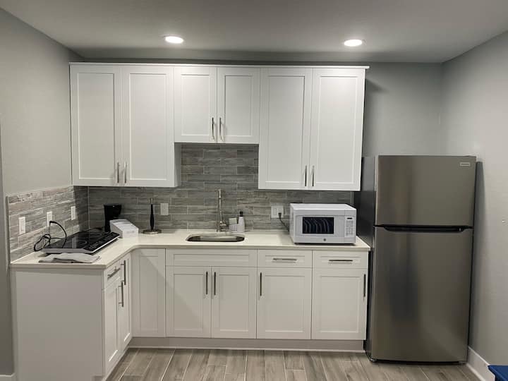 Charming Suite 1b/1b Centrally Located Tampa Bay - Tampa, FL