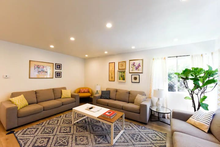 *Walk to Abbot Kinney 3 bdrm/1.5 bath, Kitchen,W/D