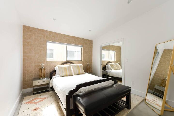 4 units (whole building) 8 BR Walk to AbbotKinney gallery image 2