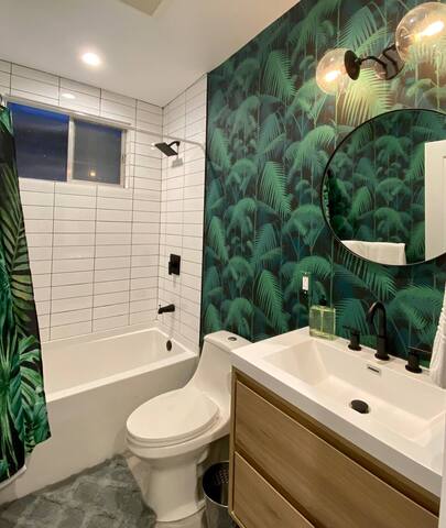 4 units (whole building) 8 BR Walk to AbbotKinney gallery image 4