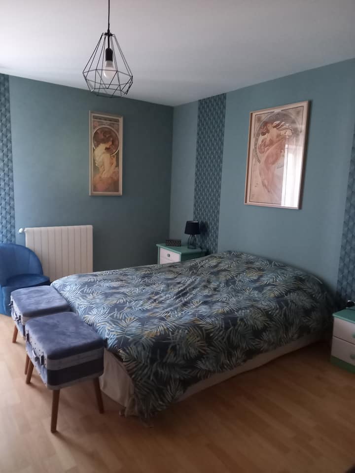 Sala de arte y decoración en suite principal