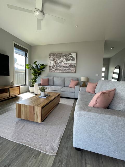 Popular Airbnb listing: Modern home away from home in Shire Of Mansfield