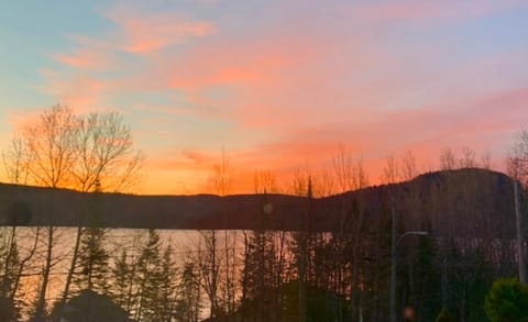 Lake & Mountain View Villa · Jacuzzi · EV Charger