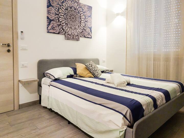 queen bed with memory foam  mattress