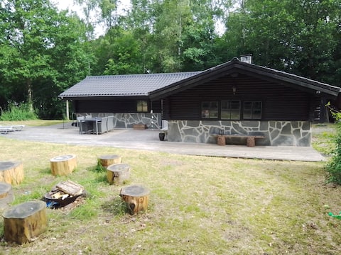Wonderful log cabin at Øjesø