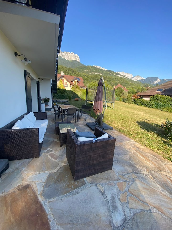 Cozy house between mountain and lake Houses for Rent in MenthonSaint