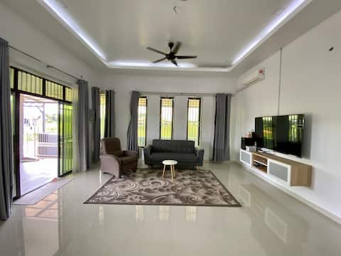 MH Homestay Bungalow with spacious parking