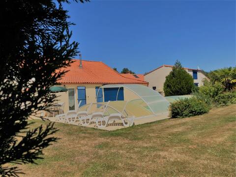 Warm house with swimming pool and spacious garden