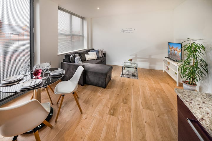 Up To 6 Ppl, 2-bed, 2 Bathroom + Parking - Reading