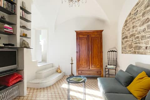 Top Airbnb: Large historic house with a modern standard a Imperia