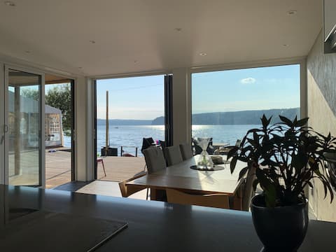 Top performing Airbnb: Lake House with Dock & Sauna, 20 Minutes from Gothenburg in Nordost