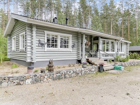 Cottage on the shore of Lake Saarijärvi