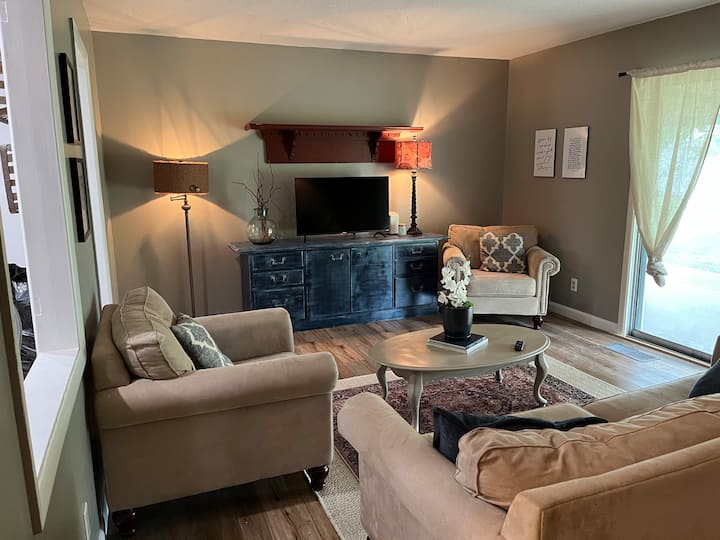 Sleeps 6 In Prime Location - Norman, OK