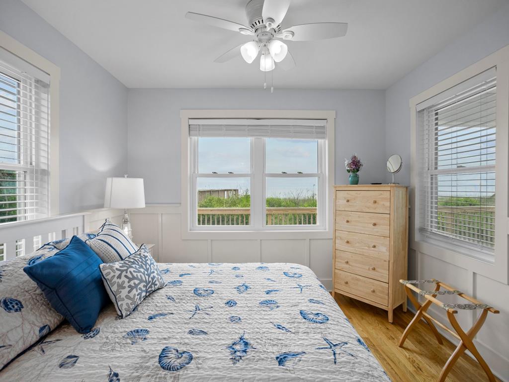 Dormitorio principal con cama queen