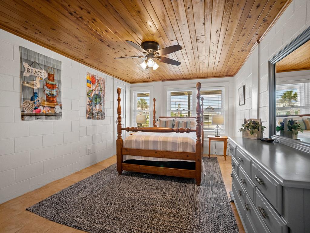 Dormitorio tamaño queen en la planta baja