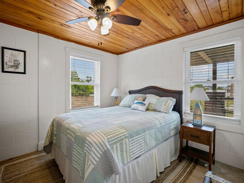 Dormitorio tamaño queen en la planta baja