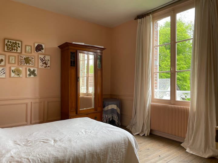 საძინებელი 4