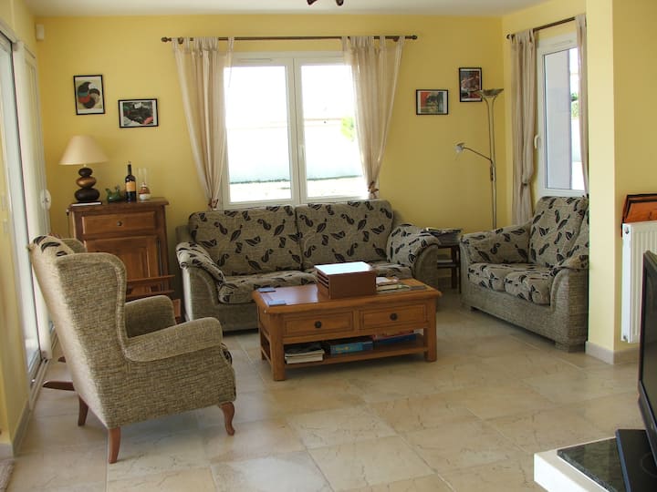 Traditional 4 Bedroom Villa. Private Heated Pool. - 卡爾卡松