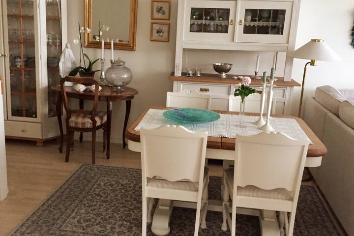 Bright apartment with 2 bathrooms and great patios