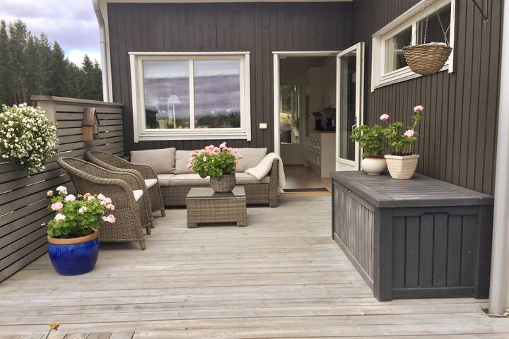 Bright apartment with 2 bathrooms and great patios