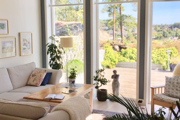 Bright apartment with 2 bathrooms and great patios