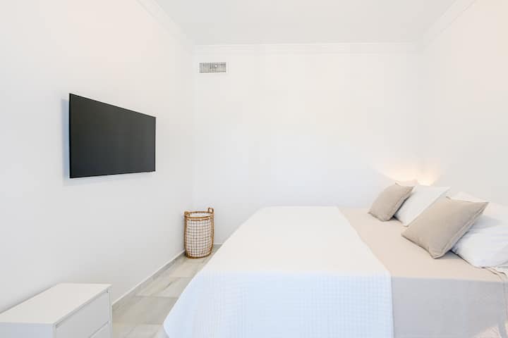 Спалня за гости 1
голямо двойно легло (180 см)