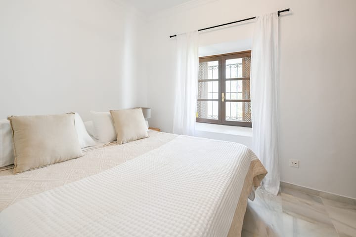 Спалня за гости 2
големи двойни легла (160 см)