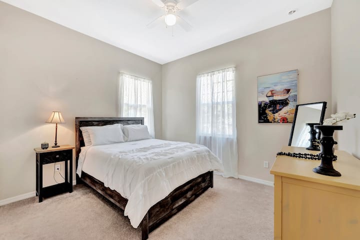 ห้องนอน 2: (ชั้น 2) ควีนไซส์