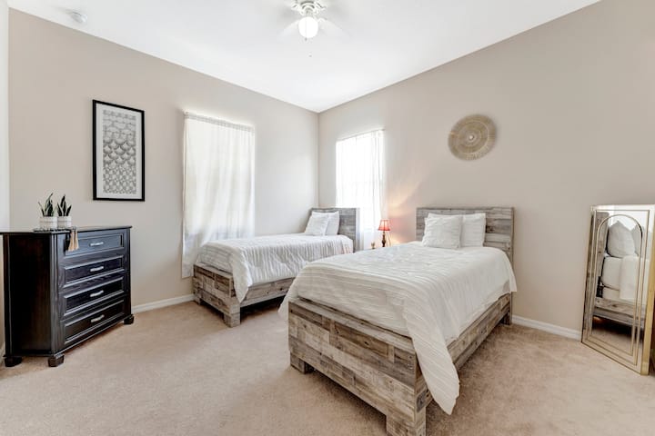 ห้องนอน 4: (ชั้น 2) เตียงแฝด