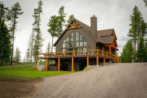Brand New 4 bedroom cabin with hot tub