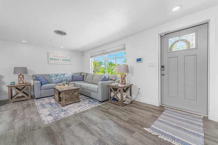 Spacious 2 Bedroom Home | Near Beach | Heated Pool - Venice Beach, FL