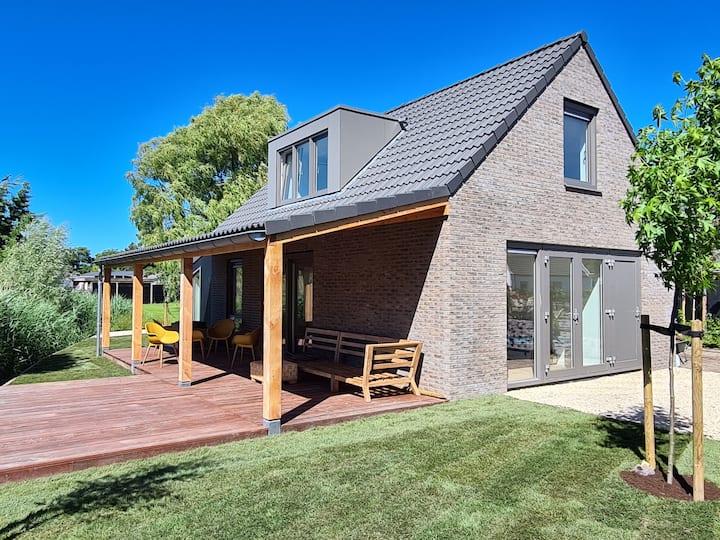 Bungalow 82 at Recreatiepark De Wielen Houses for Rent in Sint