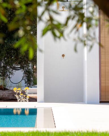 Lamia Bella gallery image 3