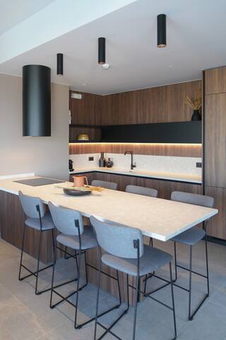 A LUXURY HOUSE WITH MAGNIFICENT VIEW. gallery image 4