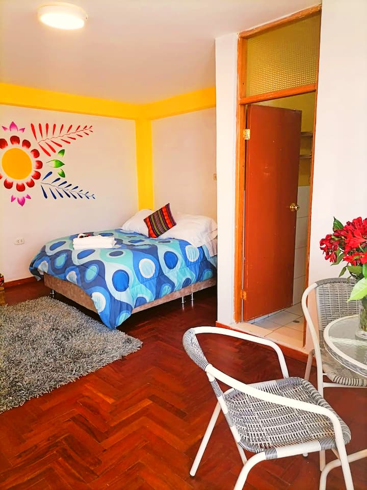 PVT ROOM WITH QUEEN SIDE BED IN THE HEARD OF CUSCO Vacation homes for