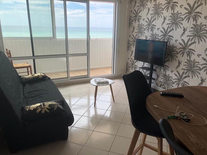 Sea view apartment 2 steps from the beach Apartments for Rent in