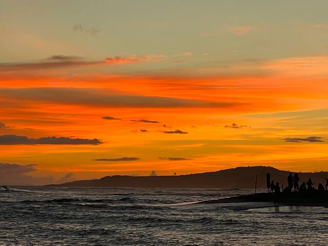 Oceanview! Walk to Beaches & Trails, 2Living Rooms