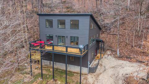 RRG Retreat w/Hot Tub, Game Room & EV Charger