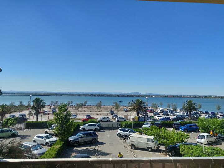 Beautiful with parking and views of the Etang