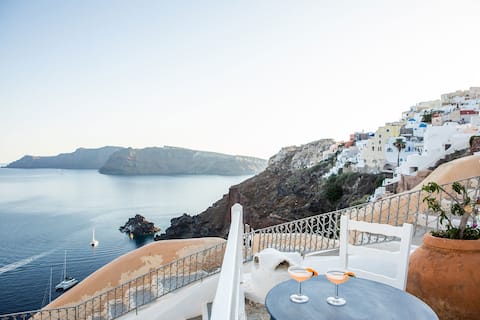 Oia's Little Rock