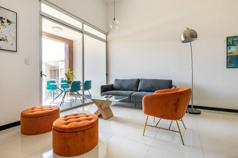 Contemporary 3-BR Condo with Pool|Gym|AC  King Bed