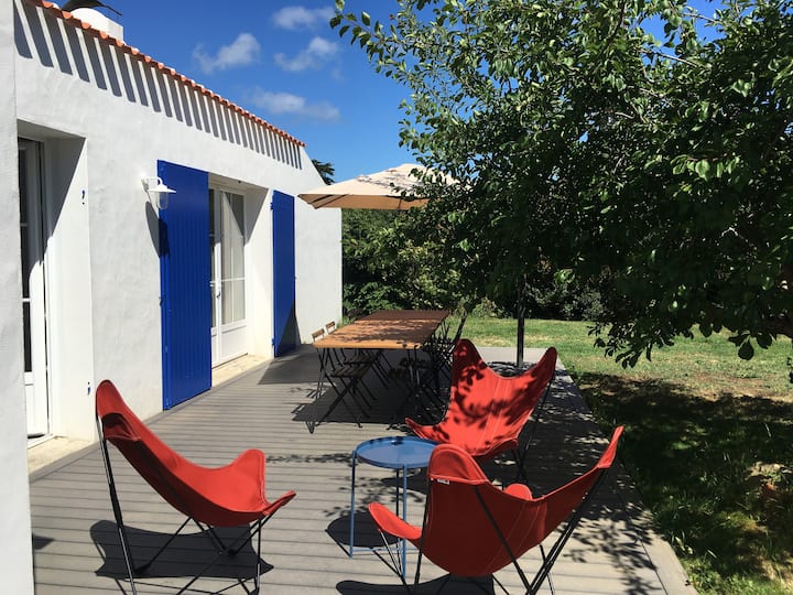 House near quiet beach Villas for Rent in L'Îled'Yeu, Pays de la