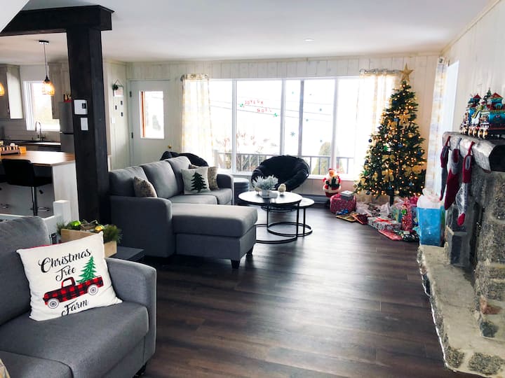 Warm cottage with stunning views of the Bay. Cottages for Rent in