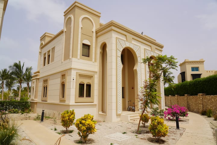 Arabian Amber - Earthy, Elegant, Cosy & Peaceful