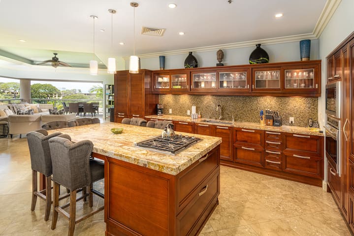 Hoolei Wailea Beach Villa with amazing views! 31-6 gallery image 3