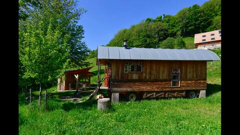 Farm trailer in the heart of the hamlet